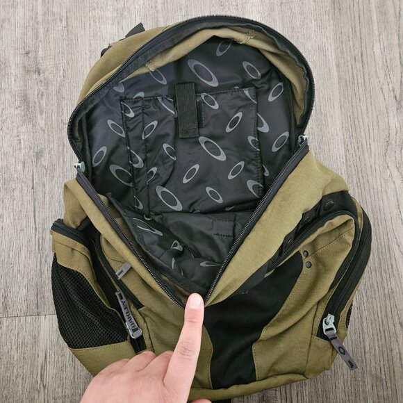 Oakley Icon 2.0 Tactical Field Gear Backpack – Olive Green Black – Unisex - Picture 4 of 13